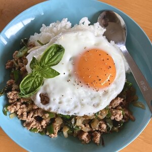 超簡単ガパオ☆タイ風ひき肉とバジル炒め